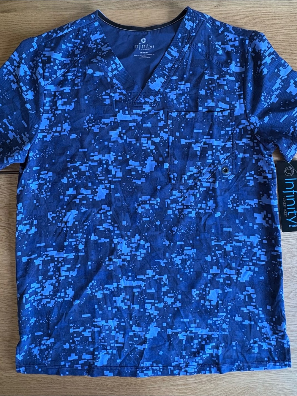 Cherokee Infinity Men M Scrub Top NWT Blue Digital Camo V-Neck Athletic Fit